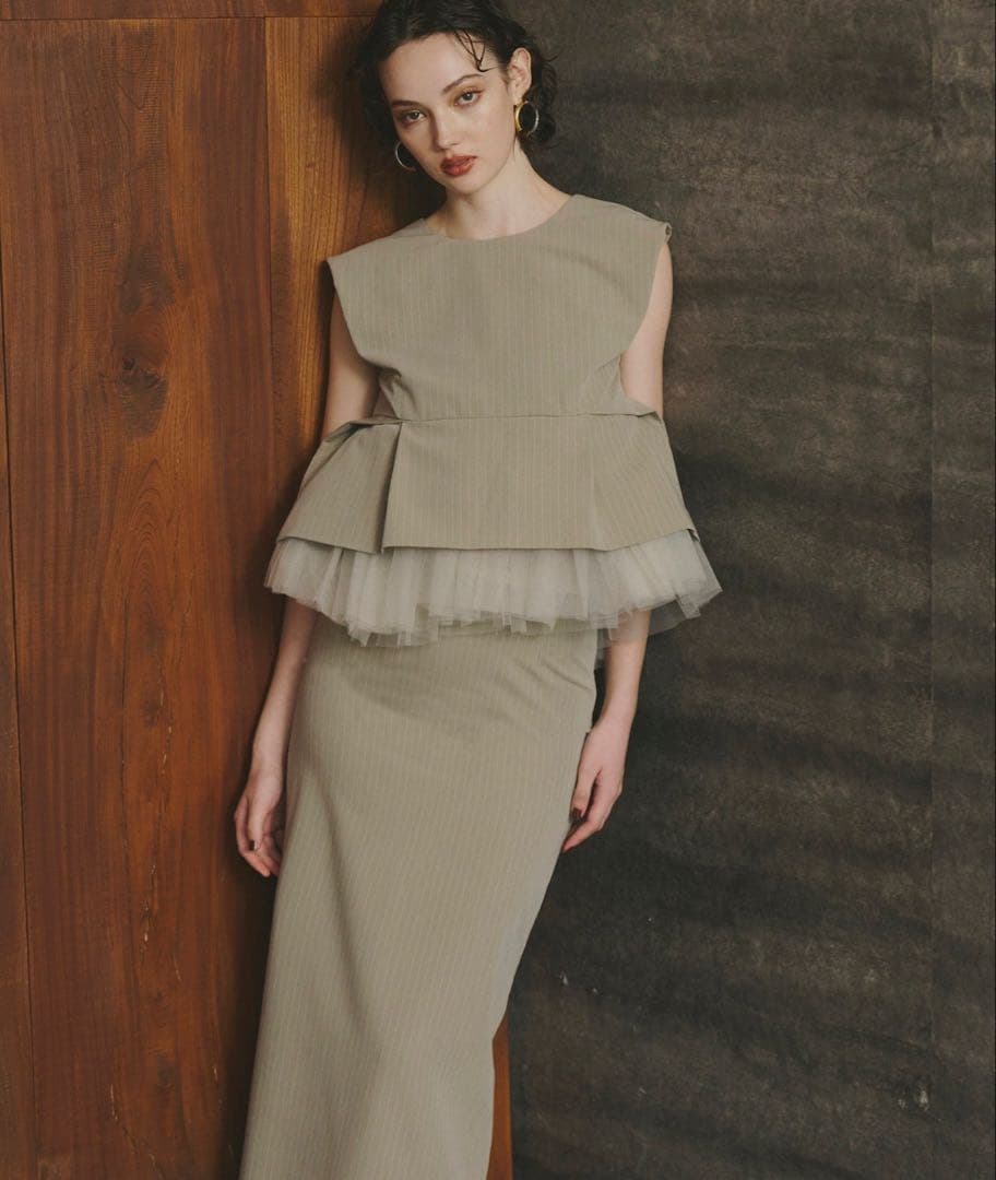 ANDRESD ピンストライプペプラムセットアップドレス ベージュ Mサイズ