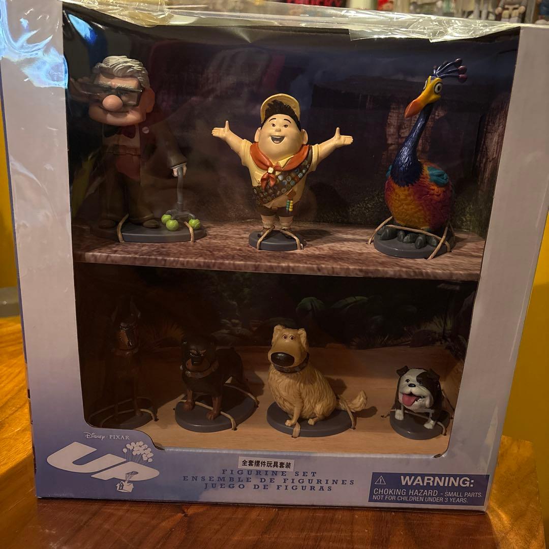 カールじいさんの空飛ぶ家　フィギュアセット　上海ディズニー