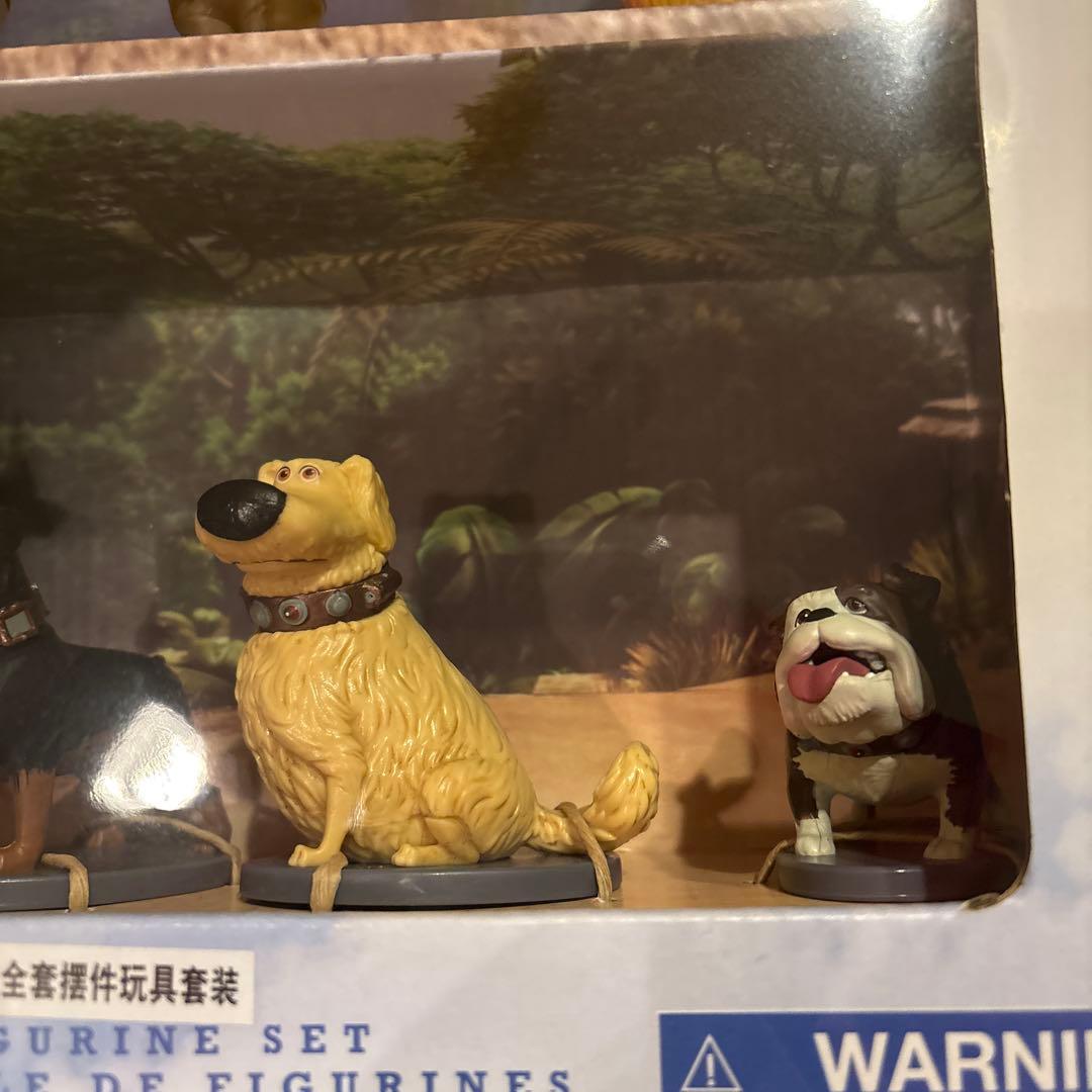 カールじいさんの空飛ぶ家　フィギュアセット　上海ディズニー