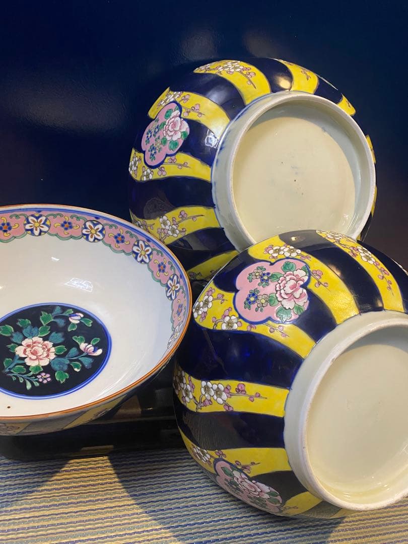 中国美術　色絵　窓絵吉祥紋　大中小　８寸・９寸・1尺　鉢　深鉢　3鉢揃い　木箱