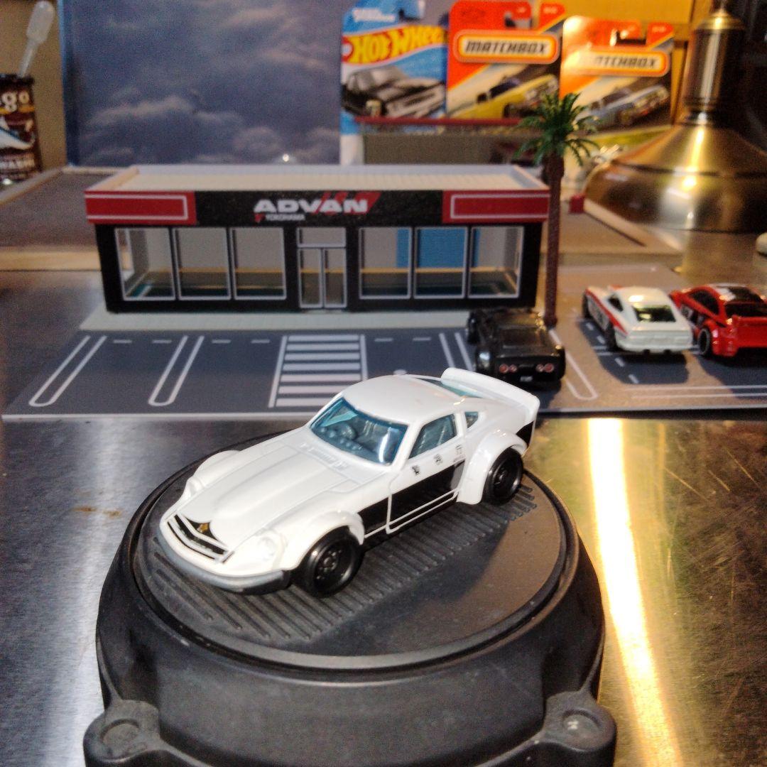 ホットウィール12台セット　ニッサン　マツダ　　　三菱　デコトラ　軽トラ