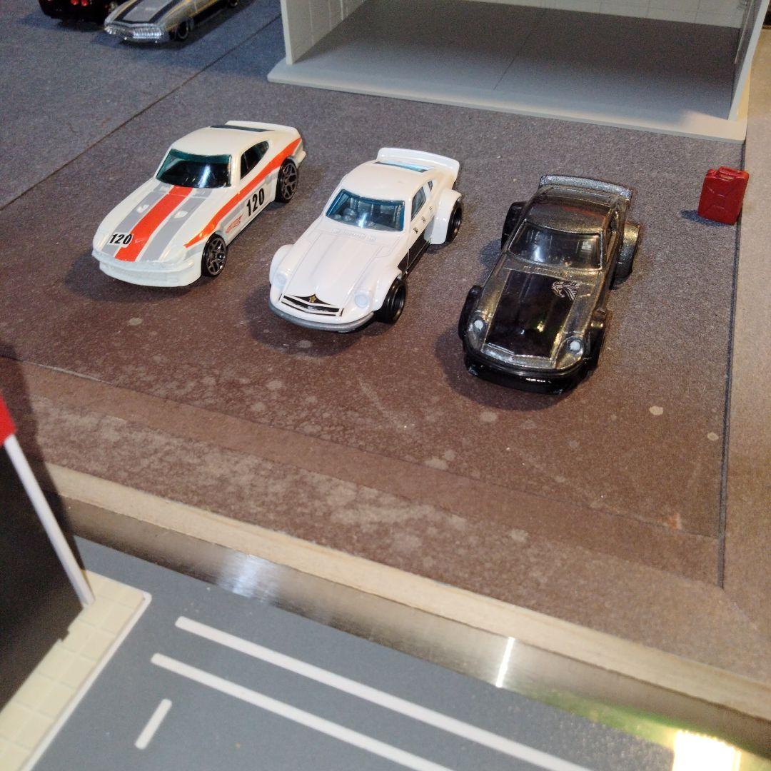 ホットウィール12台セット　ニッサン　マツダ　　　三菱　デコトラ　軽トラ