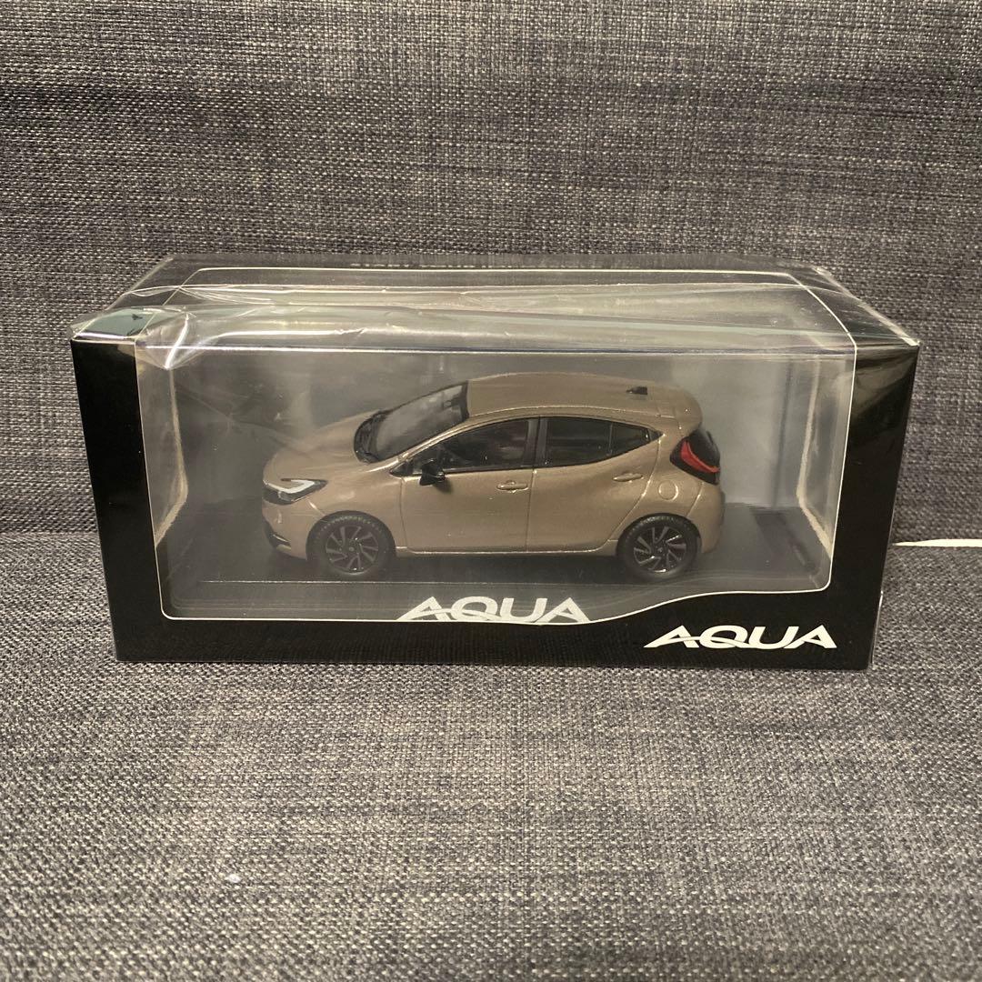 新型アクア　ミニカー　マットバス