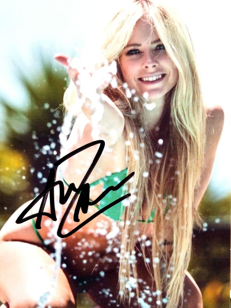 セール中…アヴリル・ラヴィーン直筆サイン入り2Lサイズ写真‥