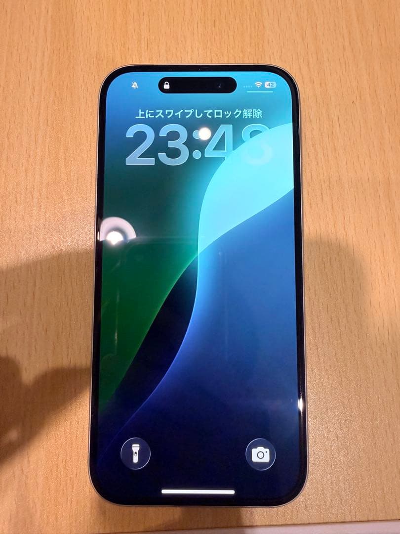 超美品 iPhone 16 ホワイト 本体