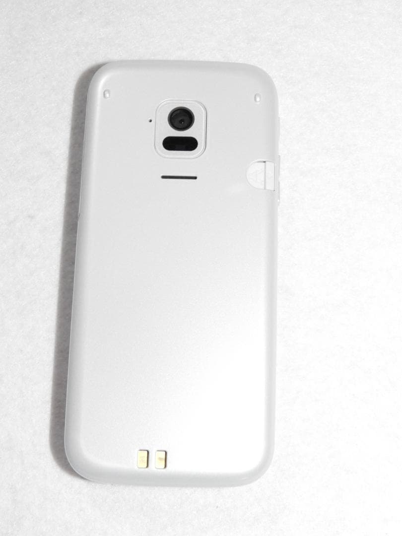 FCNT らくらくホン F-01M ホワイト docomo 4G LTE ガラホ