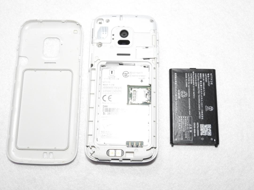 FCNT らくらくホン F-01M ホワイト docomo 4G LTE ガラホ