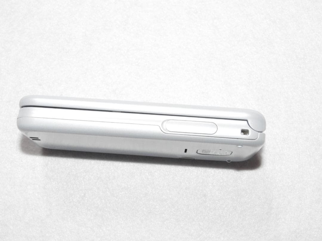 FCNT らくらくホン F-01M ホワイト docomo 4G LTE ガラホ