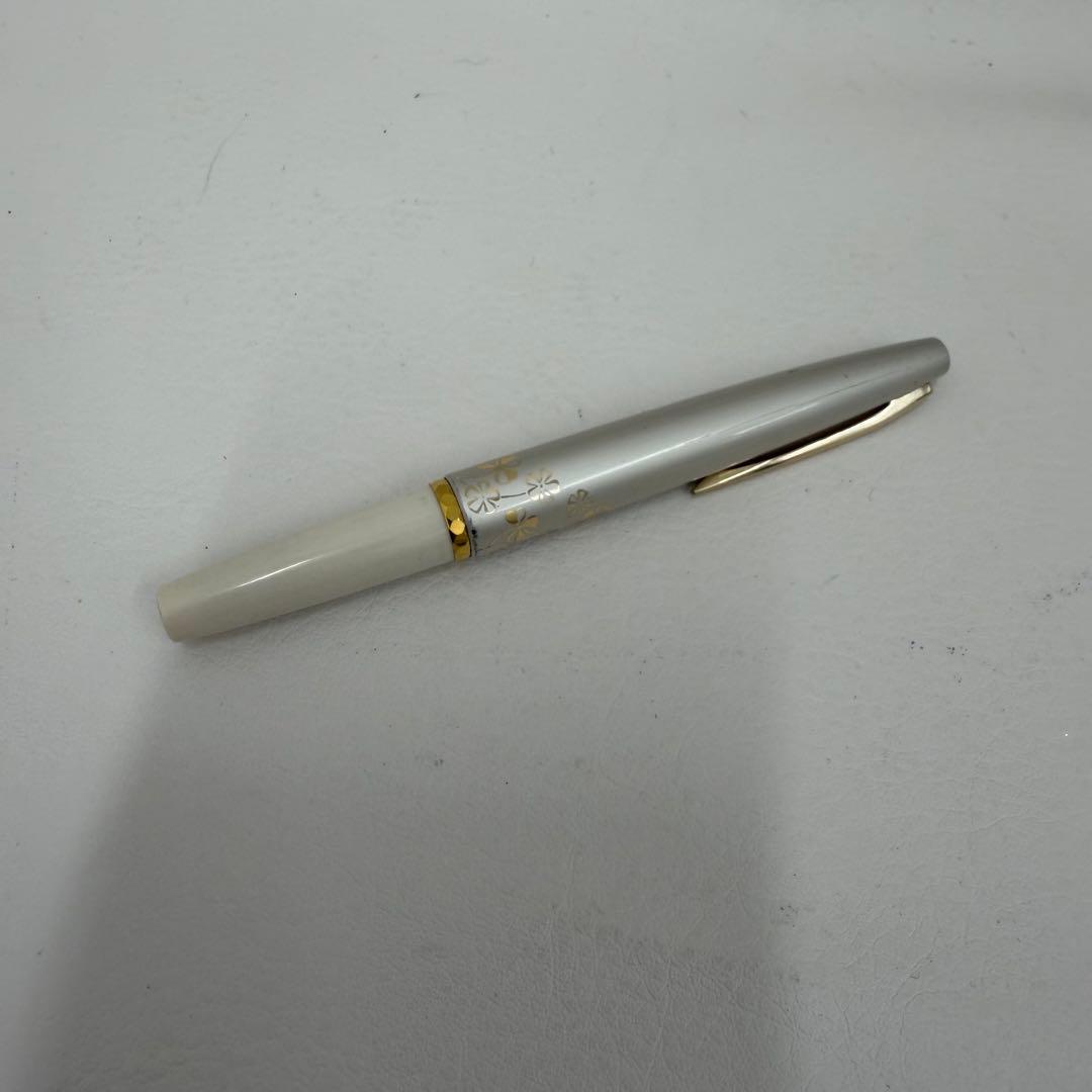 P18【万年筆】パイロット　PILOT 白　クローバー　K18 18K