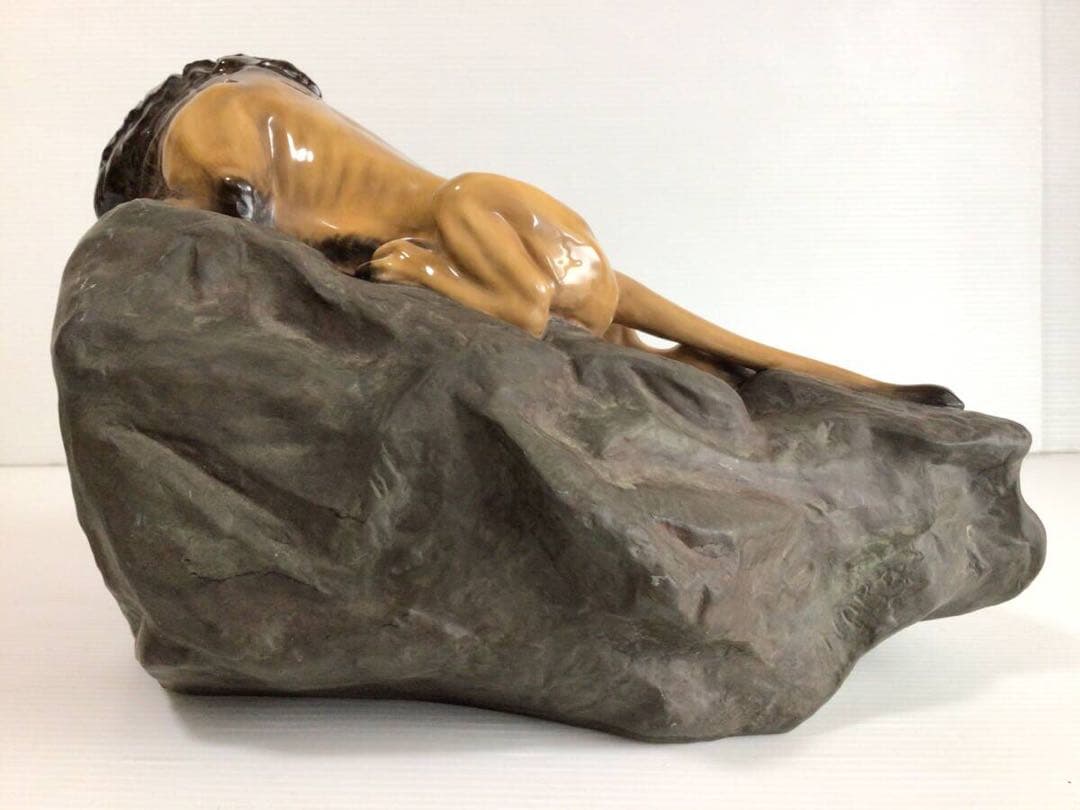 X218 ロイヤルドルトン 岩の上のライオン インテリア 希少