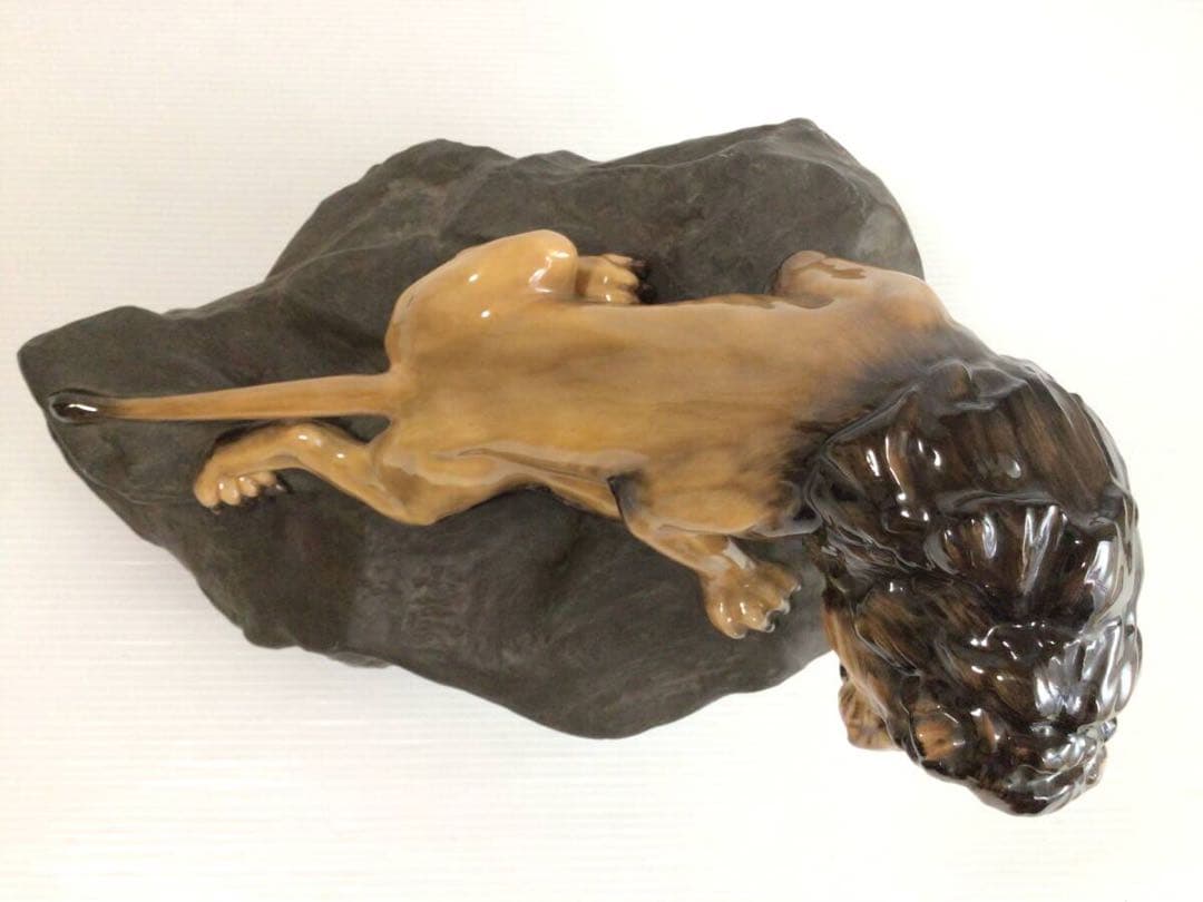 X218 ロイヤルドルトン 岩の上のライオン インテリア 希少