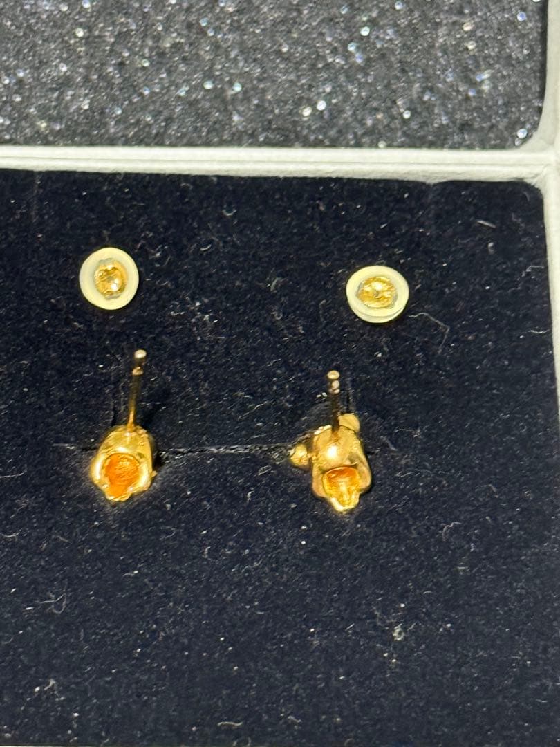 スカルシリーズのナンシーピアスk18ではこの1点のみだと思います。