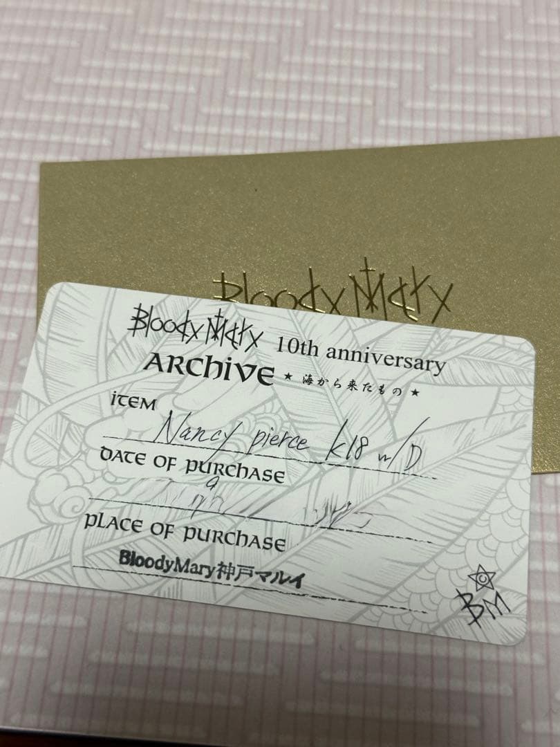 スカルシリーズのナンシーピアスk18ではこの1点のみだと思います。