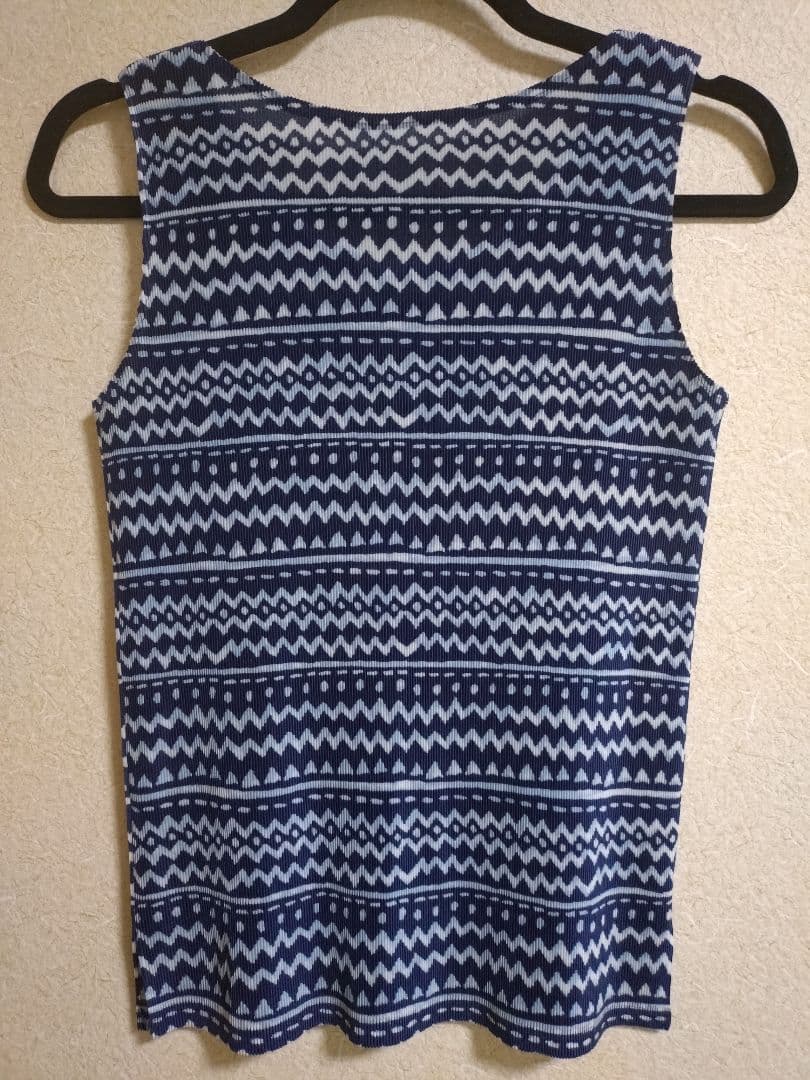 プリーツプリーズ　PLEATS PLEASE イッセイミヤケ ノースリーブ