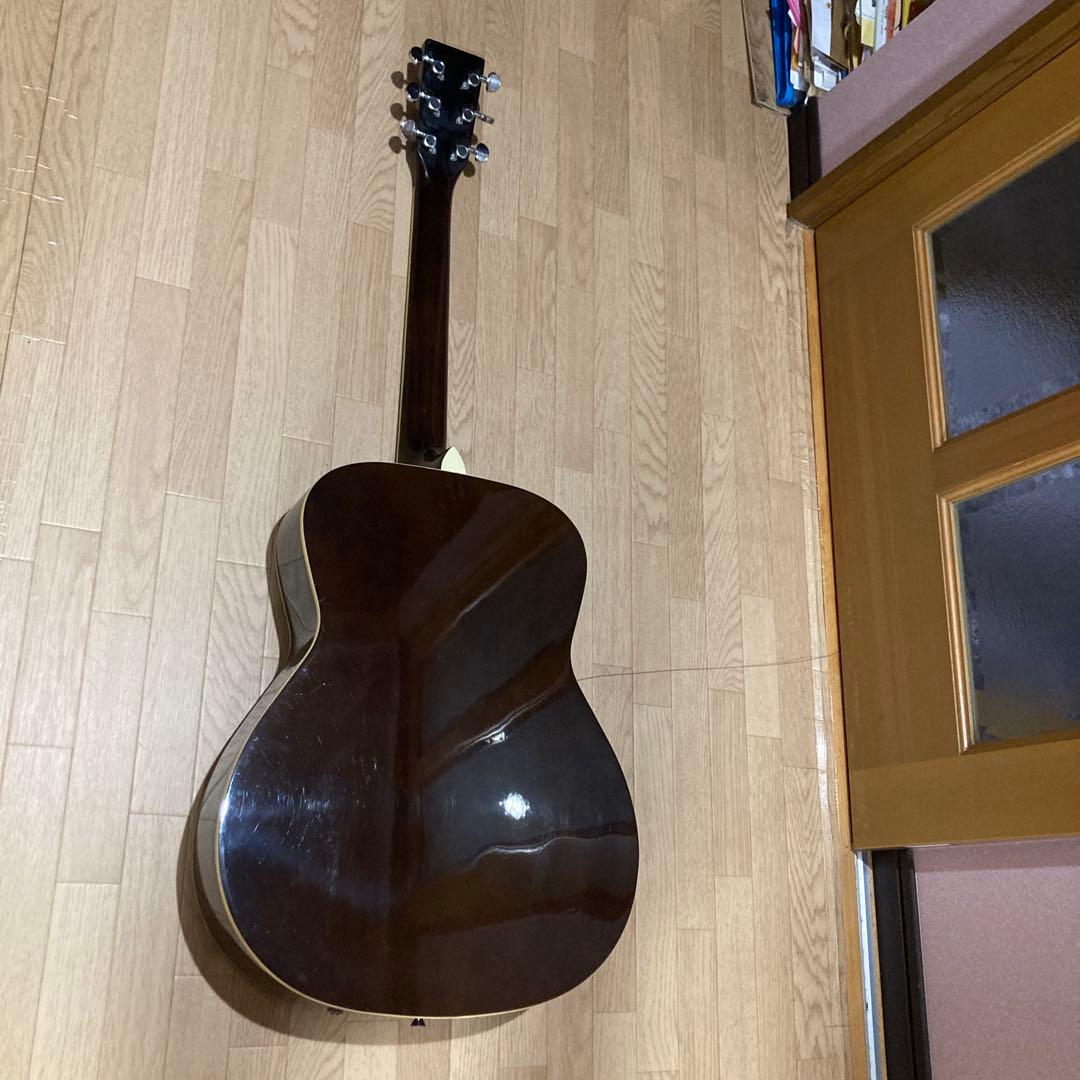 エレアコギター　ギブソンレプリカ　アンプからも音出せます。