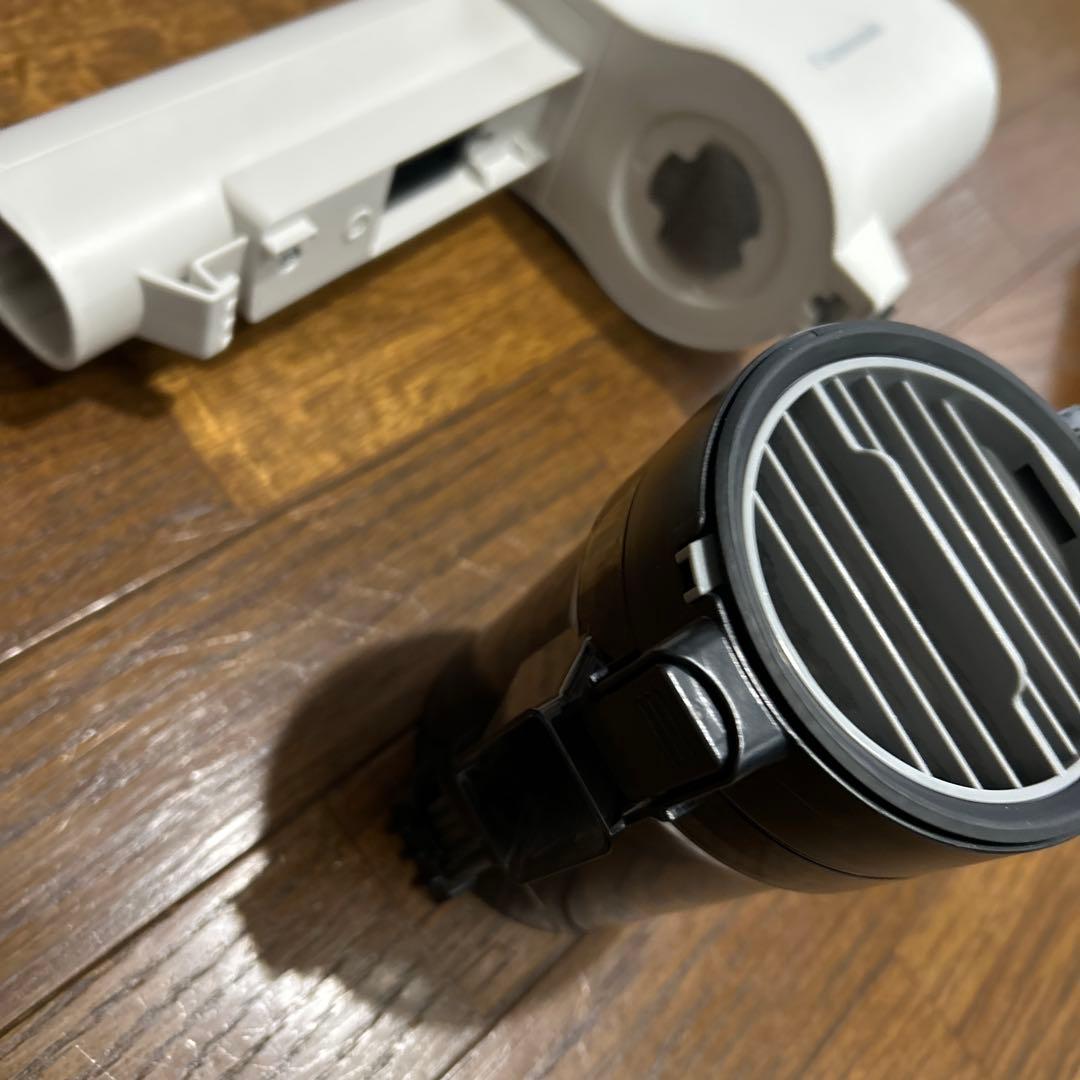 美品パナソニック コードレス掃除機 軽量 MC-SB33J-W