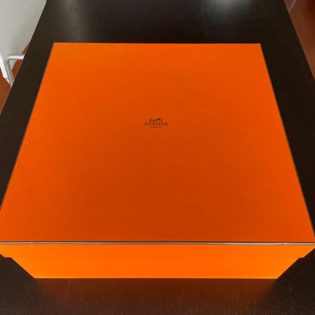 エルメス　空箱　43×43×17 リボン付き