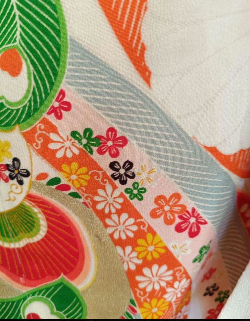 アンティーククリーム色にカラフル模様の着物単品☆2歳から3歳