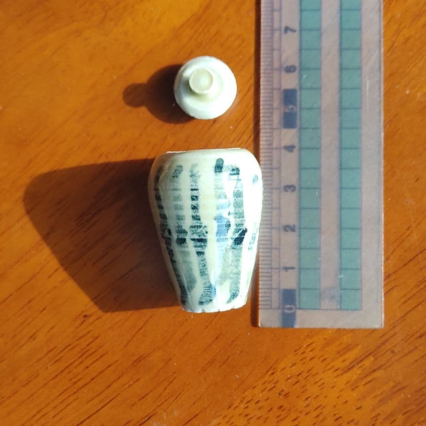 【高さ約4㌢】ミニチュアつぼ