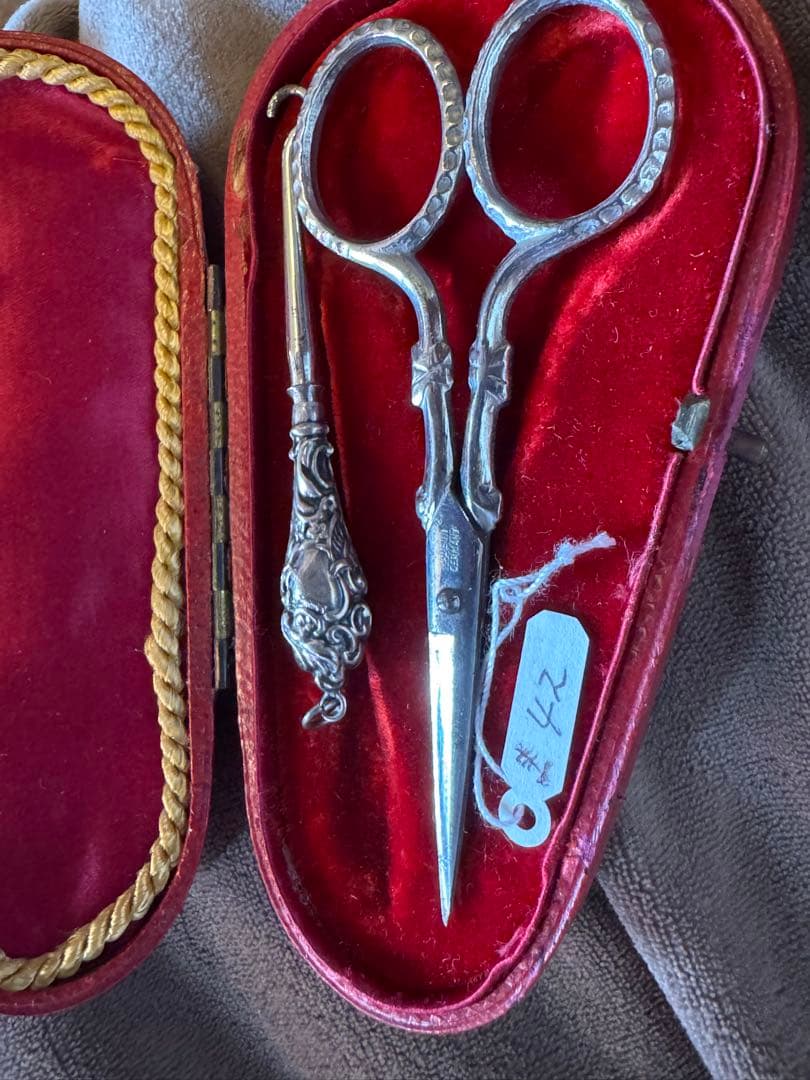 可愛い小さめイギリスアンティーク裁縫セットビスクドールのお持たせにも