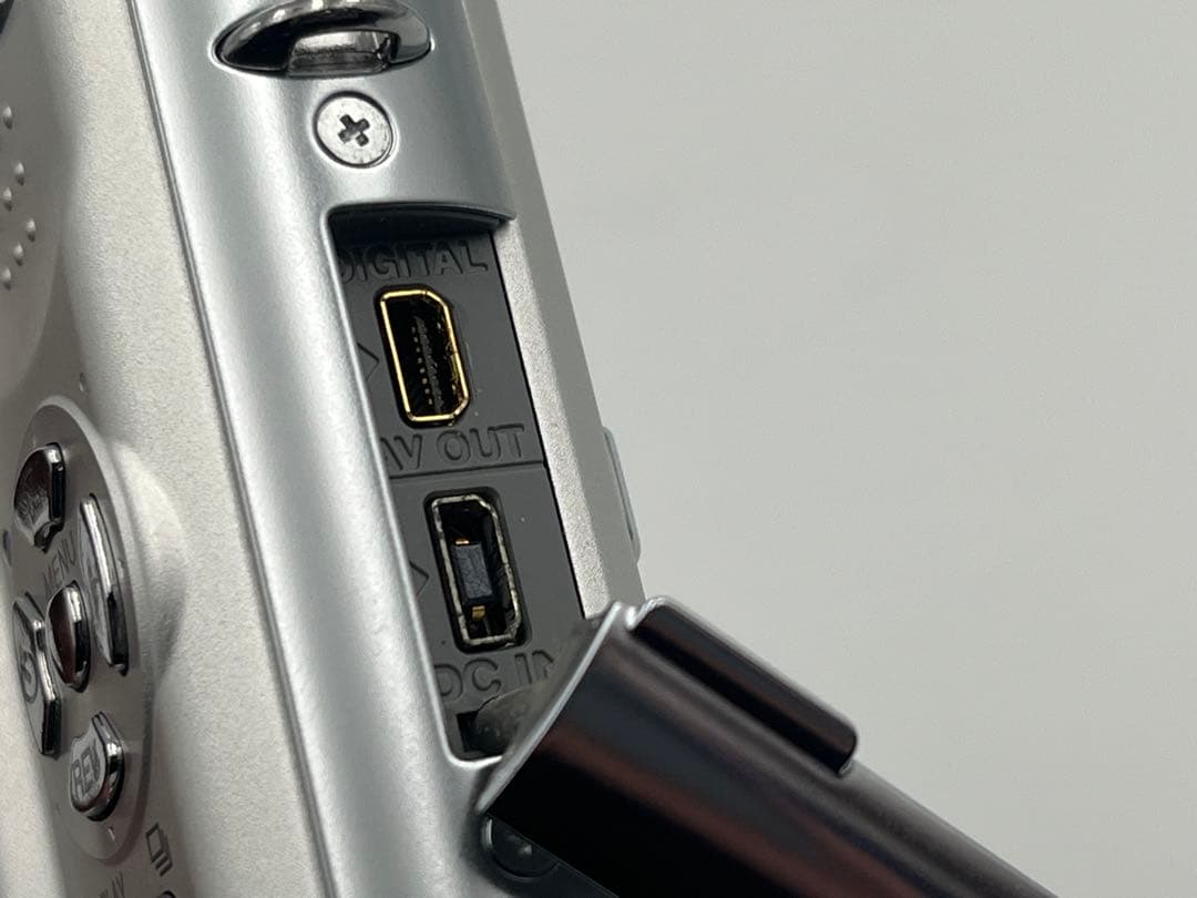 Panasonic デジタルカメラ LUMIX DMC-FX7 シルバー 本体