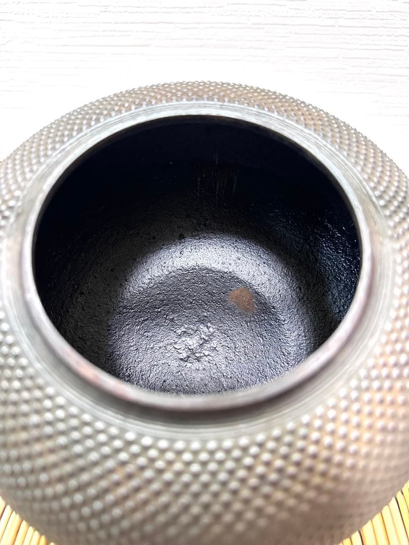 ほぼ未使用品　南部秀山堂　佐藤 勝弘作　１５型アラレ　鉄瓶　南部鉄瓶　南部鉄器