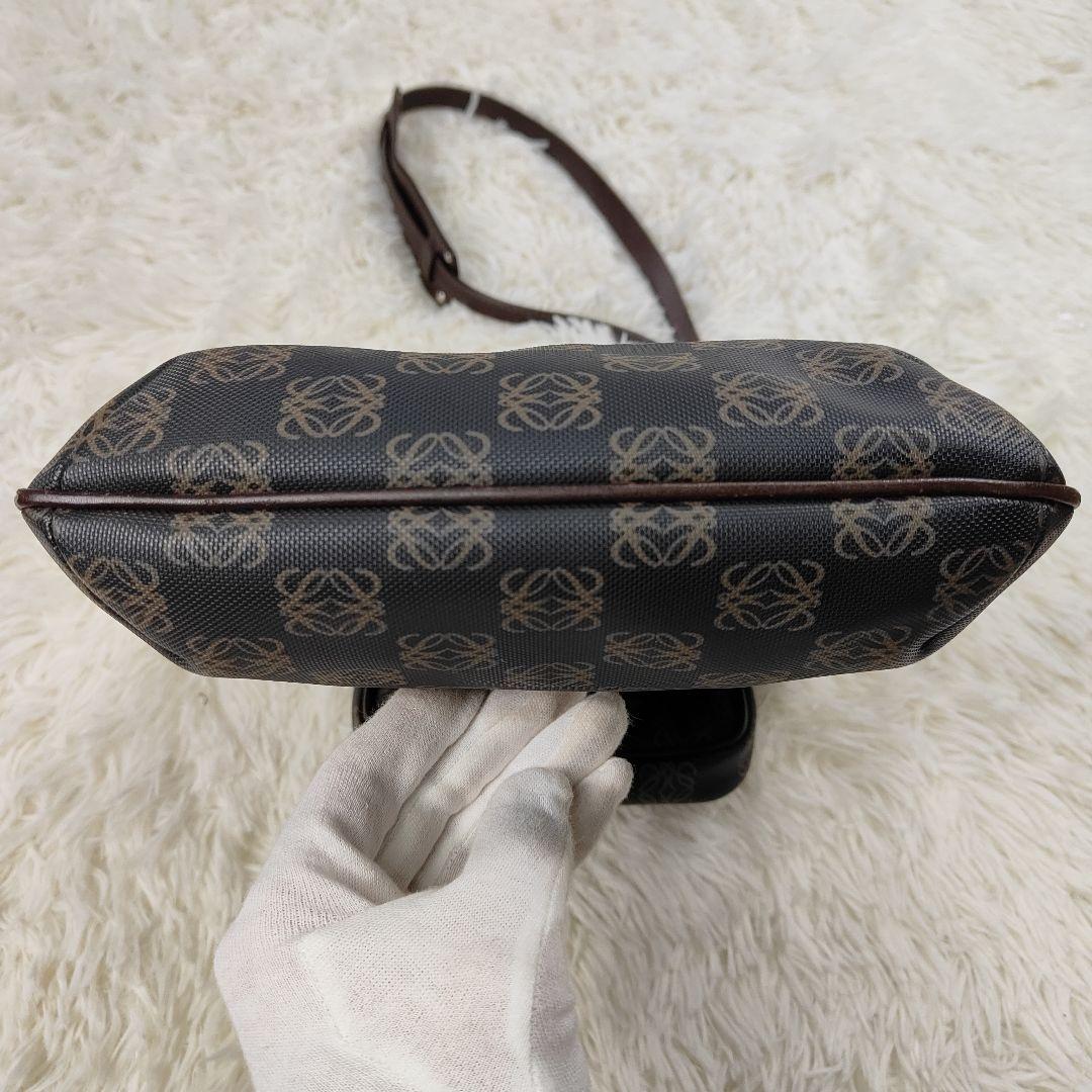 本日限定価格　ロエベ　ショルダーバッグ　アナグラム　リピート　PVC　ポーチ