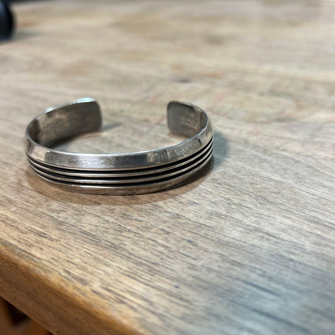 シルバー ストライプデザイン バングル