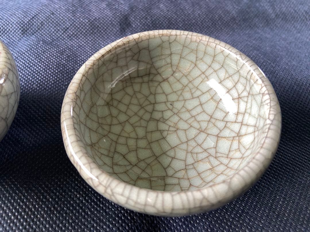 中国古美術品　清の時代　青磁　哥窯　茶盃　2客