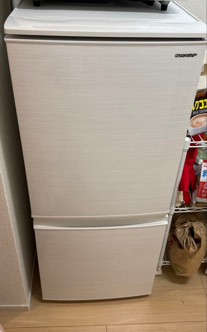 【匿名配送3/4まで】シャープ ノンフロン冷凍冷蔵庫137L　SJ-D14E-W