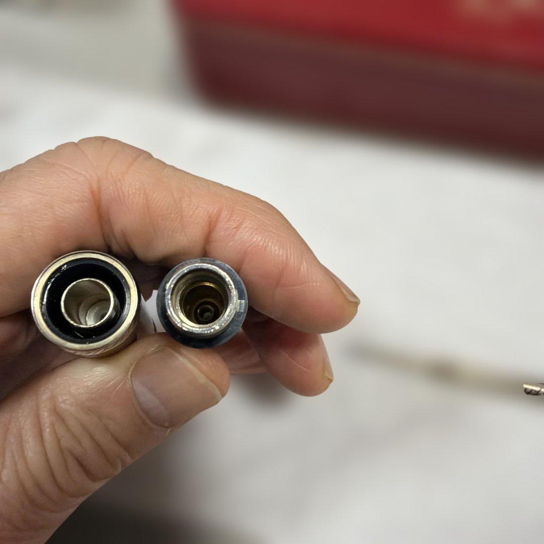 【カナほぼ未使用】Cartier 高級ボールペン黒　箱ショッパー付