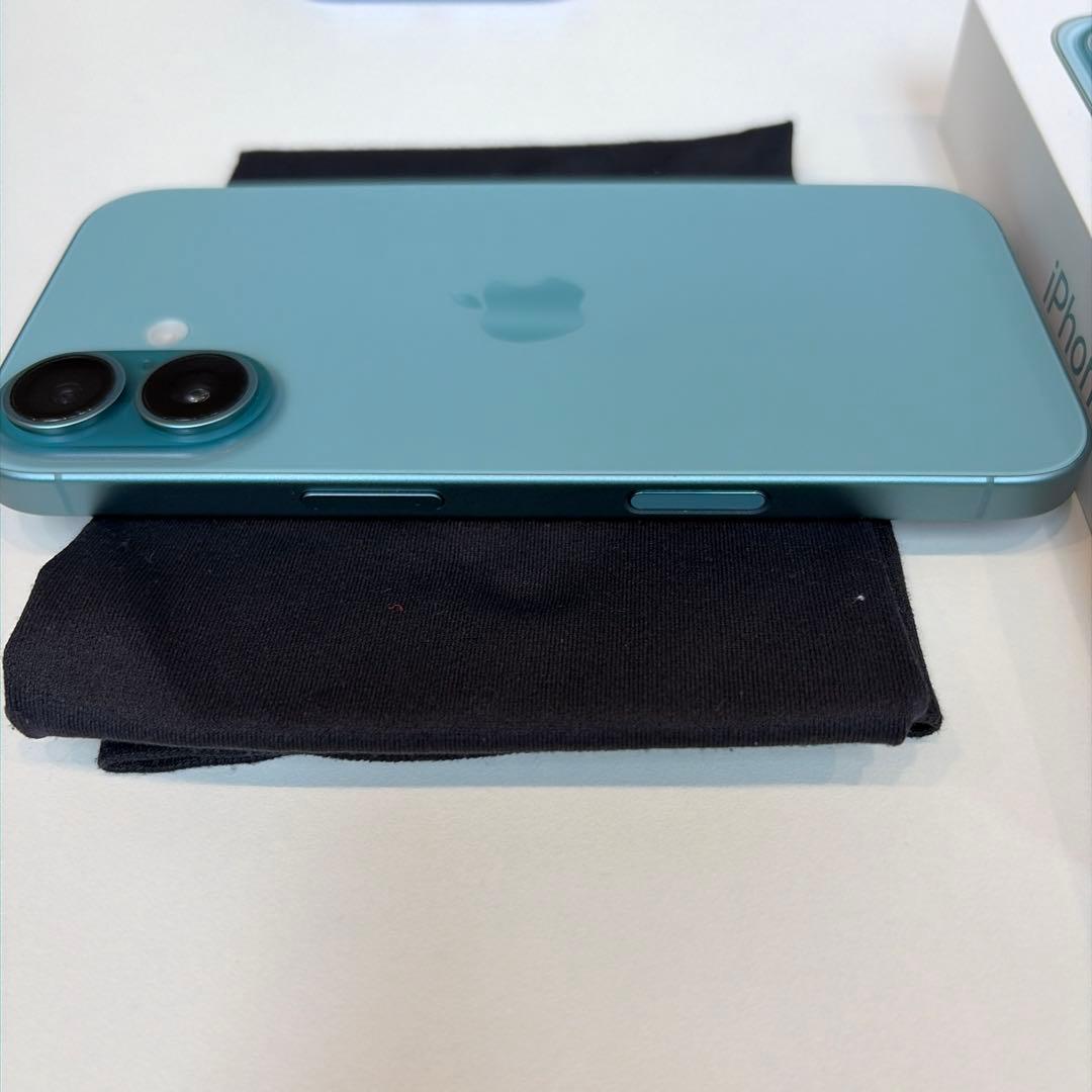 Apple iPhone 16 128GB 緑（ティール）バッテリー100%