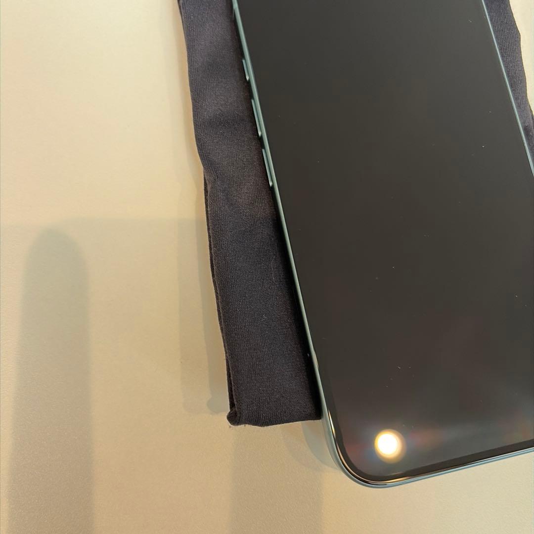 Apple iPhone 16 128GB 緑（ティール）バッテリー100%