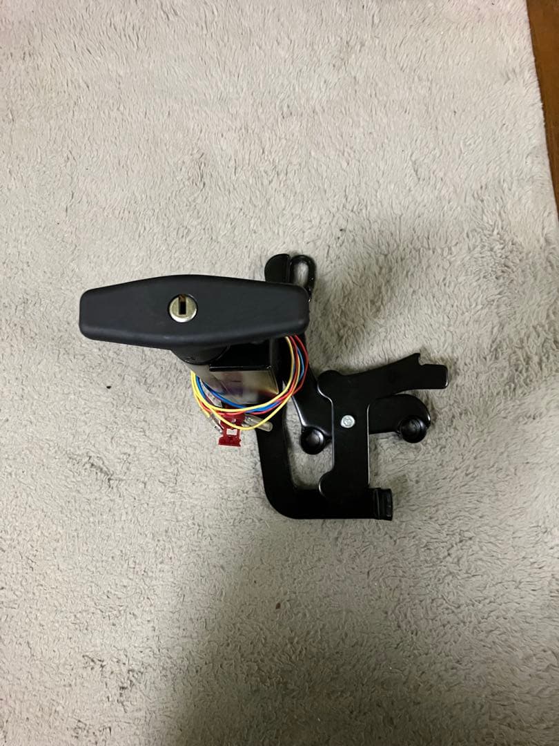 ブレーキペダルロック　ハイエース200系