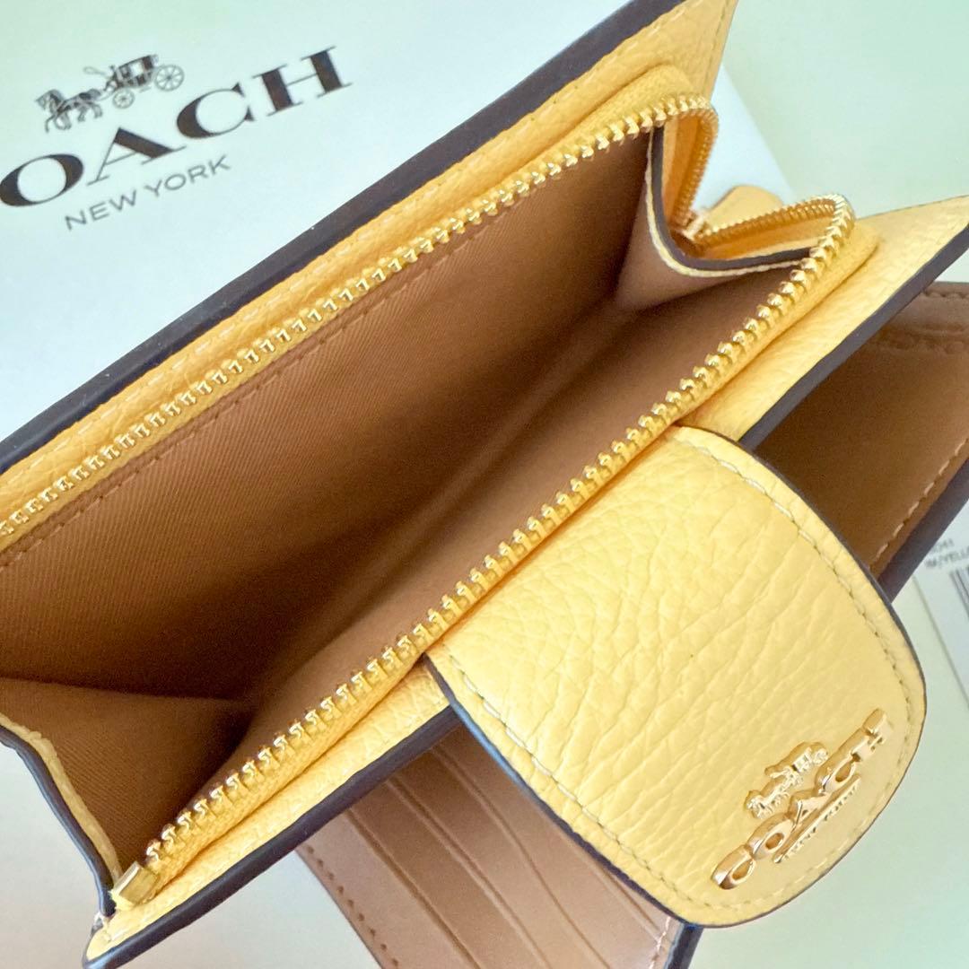 COACH コーチ　折り財布　イエロー　黄色　二つ折り財布
