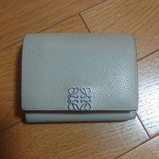 LOEWE ロエベ 三つ折り財布 【ボタン緩みあり】