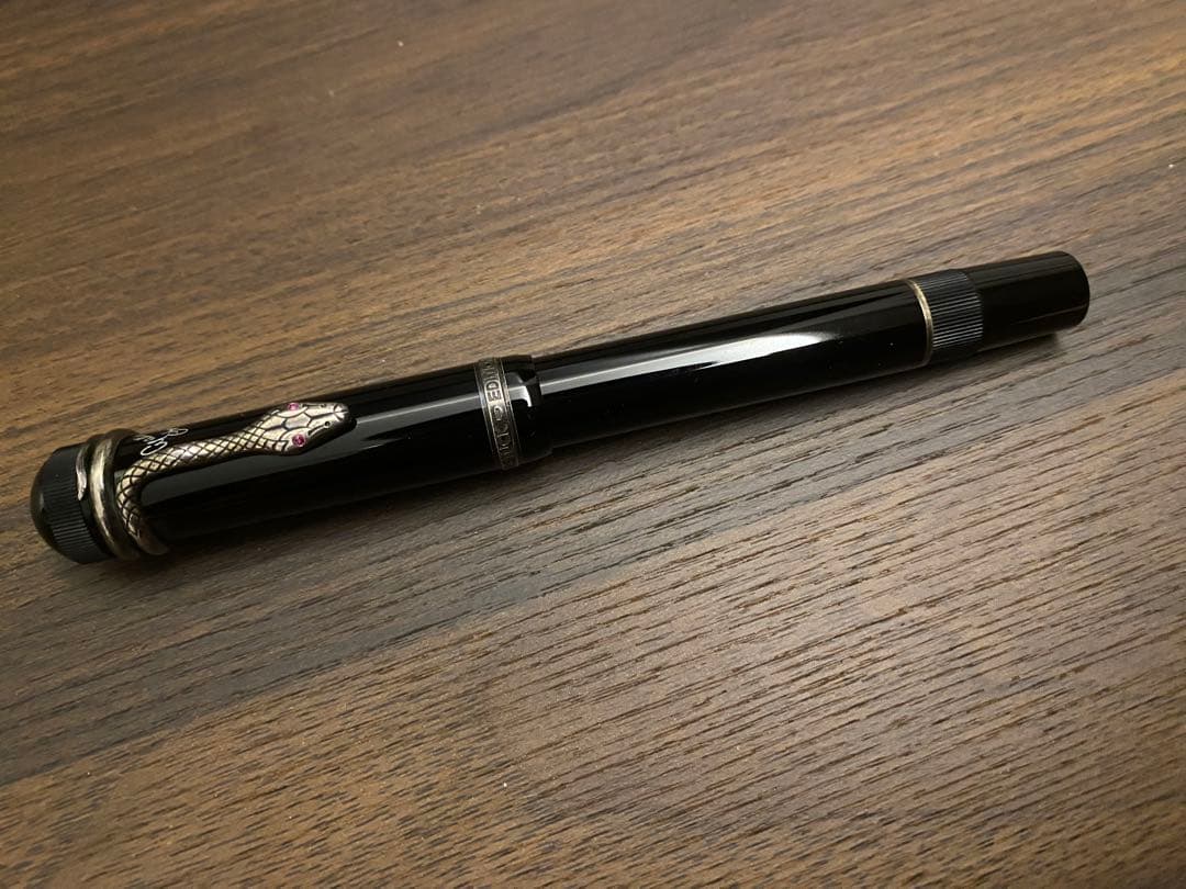 モンブラン万年筆　アガサクリスティ　Fニブ