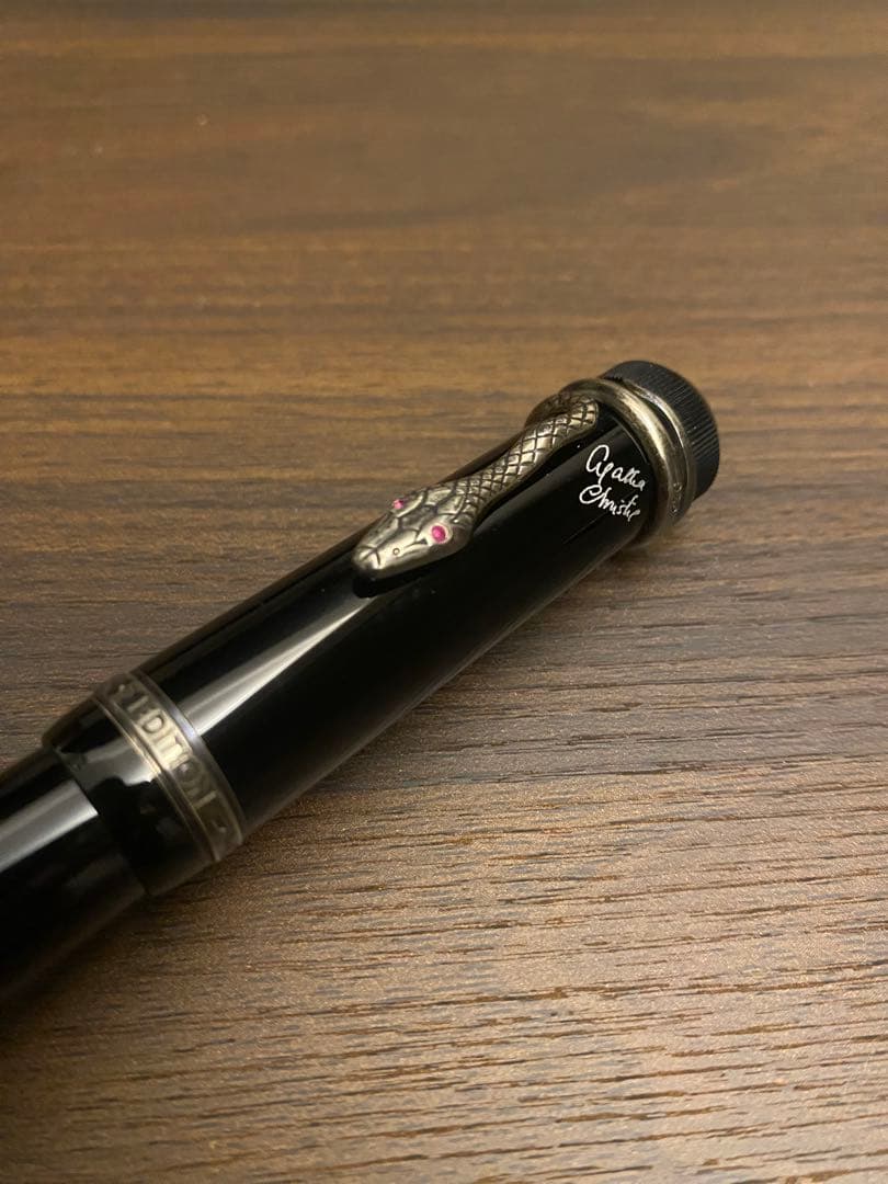 モンブラン万年筆　アガサクリスティ　Fニブ