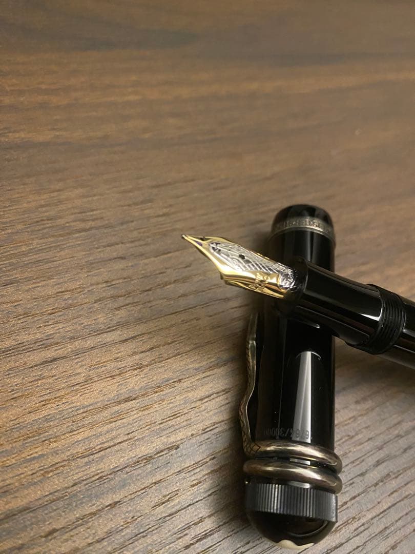 モンブラン万年筆　アガサクリスティ　Fニブ