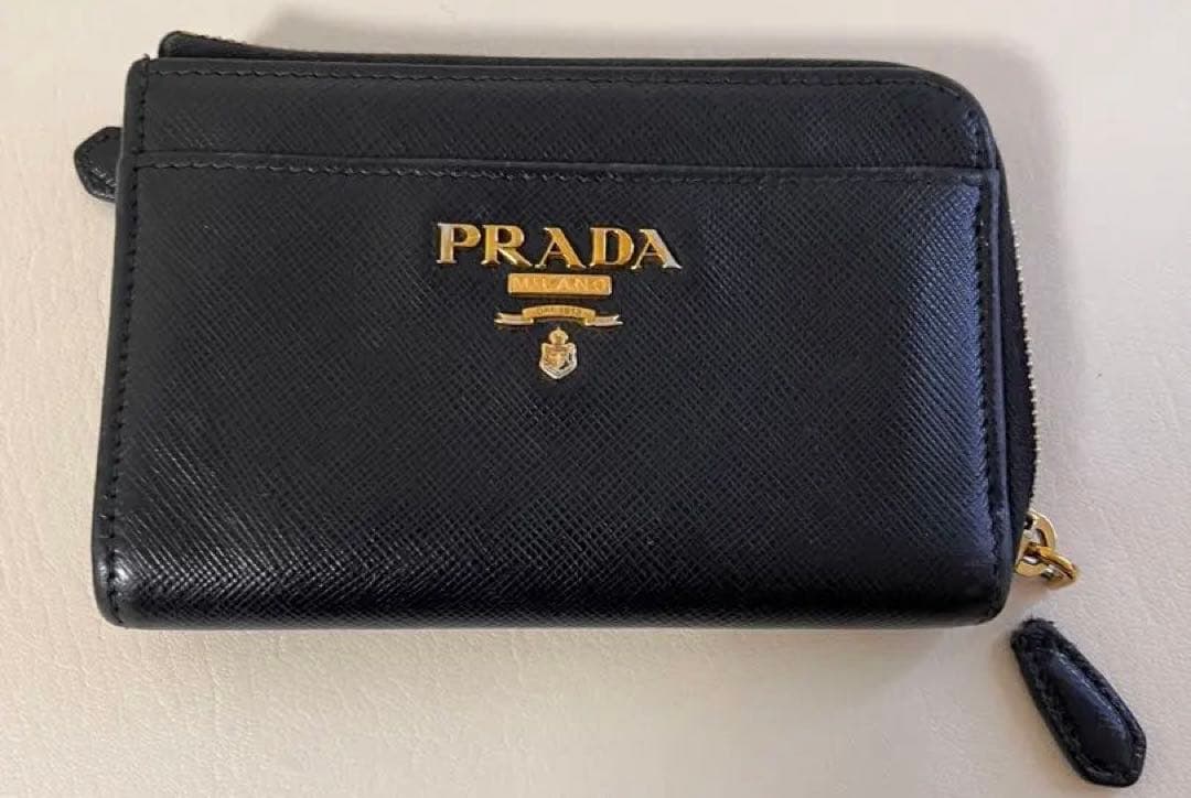 PRADA ブラック レザー ケース