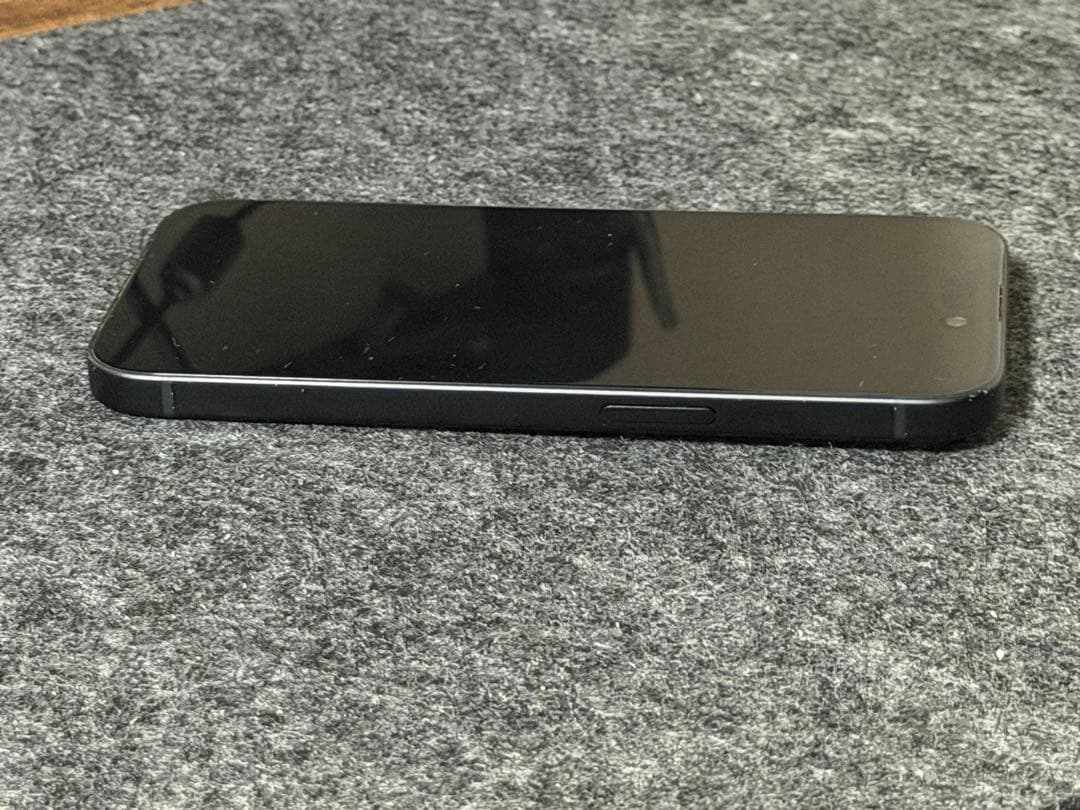 iPhone 15 256GB SIMフリー ブラック 傷あり バッテリー89%