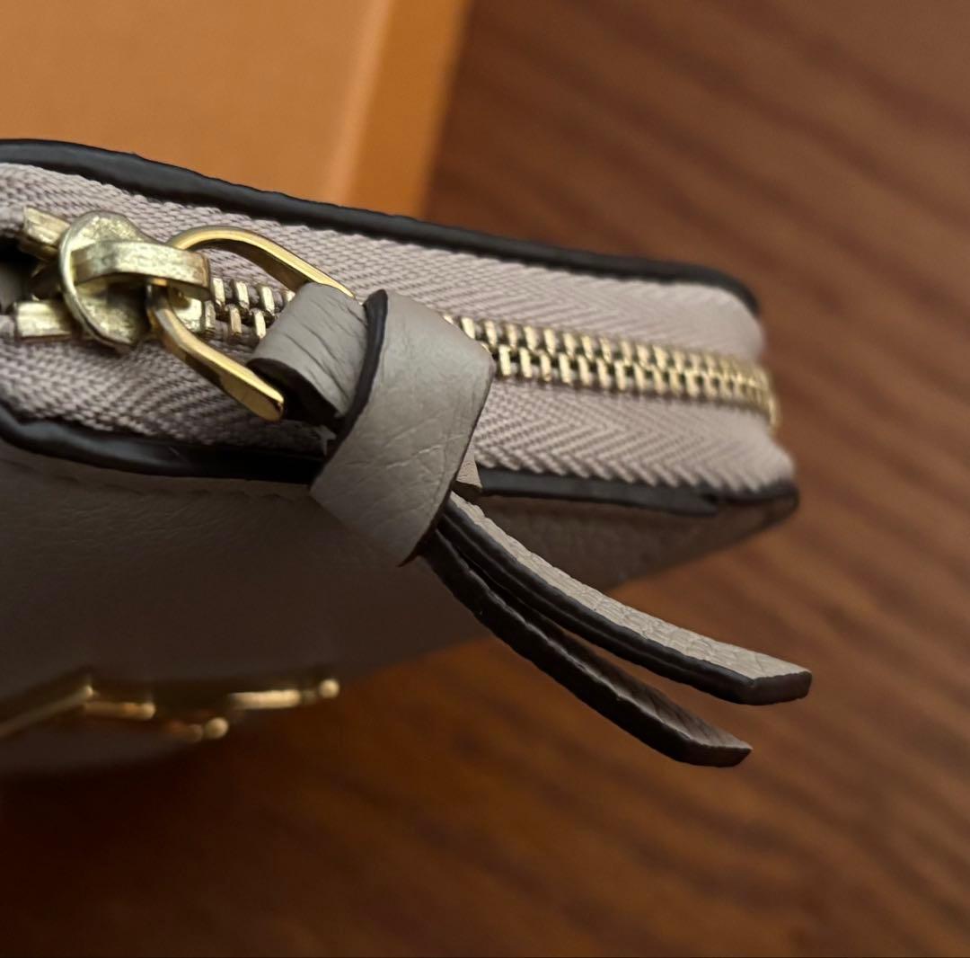 ルイヴィトン ジッピーパース ロックミー ベージュ