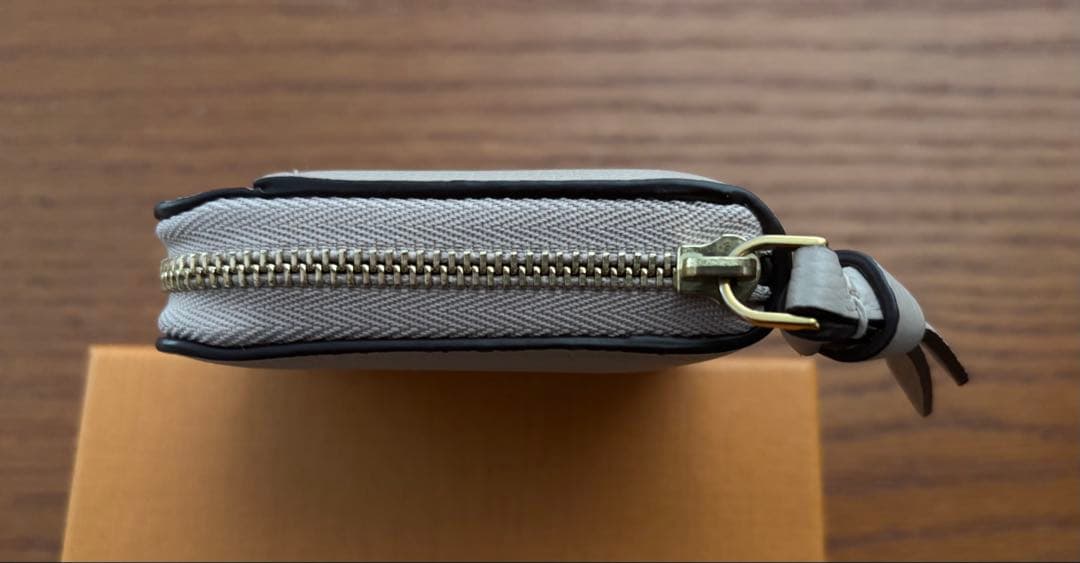 ルイヴィトン ジッピーパース ロックミー ベージュ