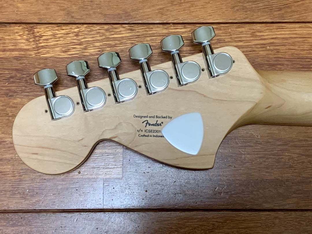 ギター Squier by Fender mustang