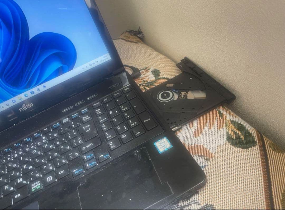 富士通 ノートPC Windows 11 CD/DVDドライブ付き