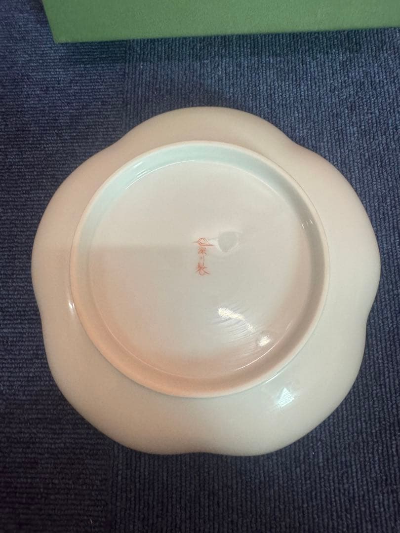 1771 深川製磁　寿赤絵　梅型鉢　mq