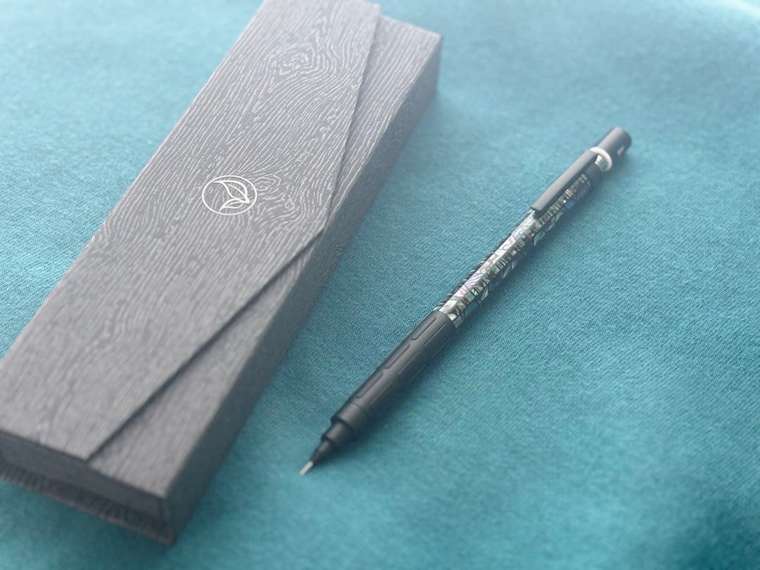 ぺんてる　グラフ1000 カスタムグリップ　特殊格子　& グラフ1000 螺鈿