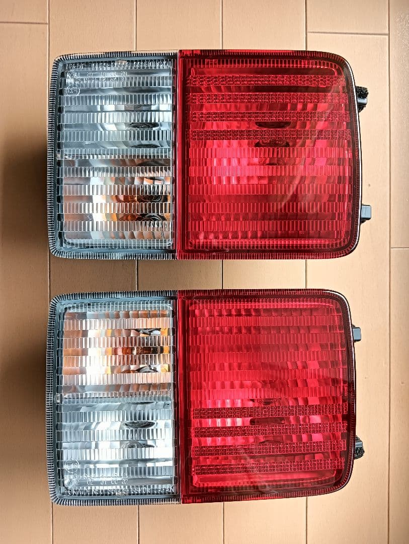 エブリイDA17V 純正テールランプ（新車外し）