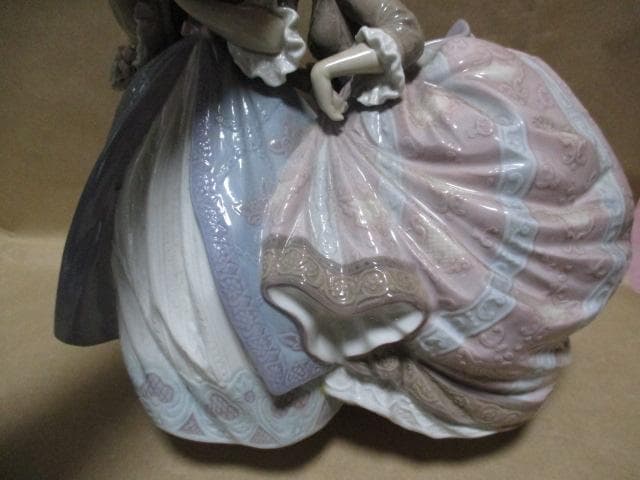 リアドロ　花籠持つ二人の少女　A59-1M　２４１８