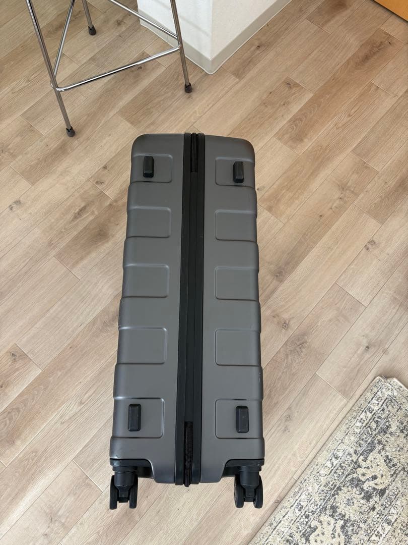 無印良品　バーを自由に調節できる　ハードキャリーケース（７５Ｌ）　グレー